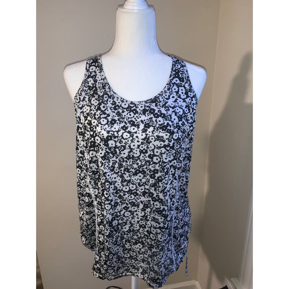 Xersion floral black and white athletic top